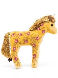 okergele accessoires woonkamer